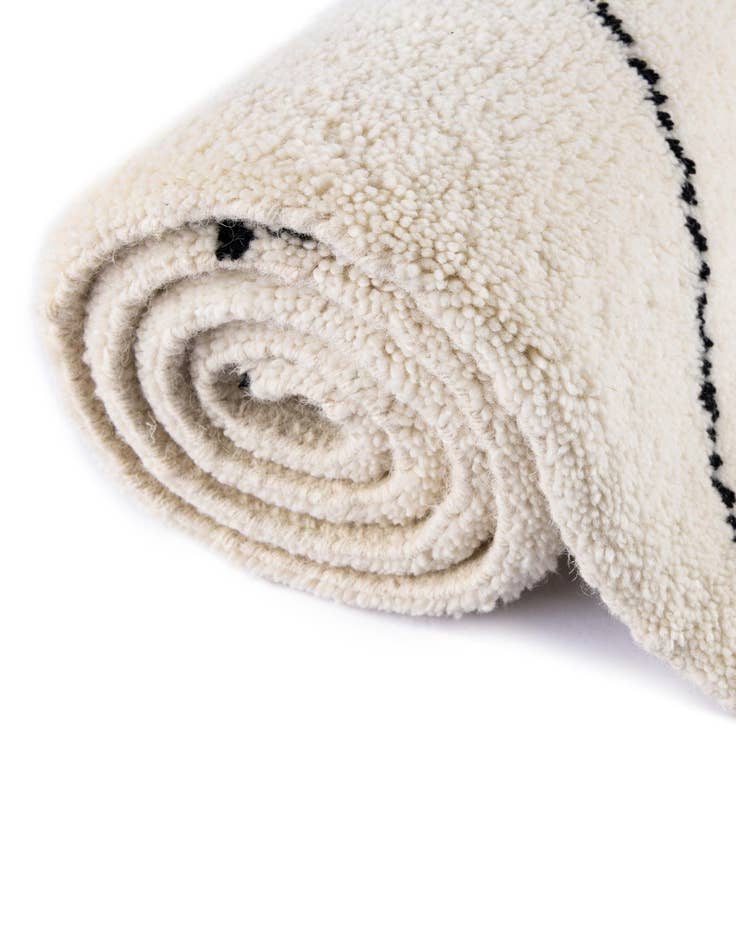 Detail image of  4' 1 x 6' 1  Hand Knotted Safiya Moroccan Wool Rug