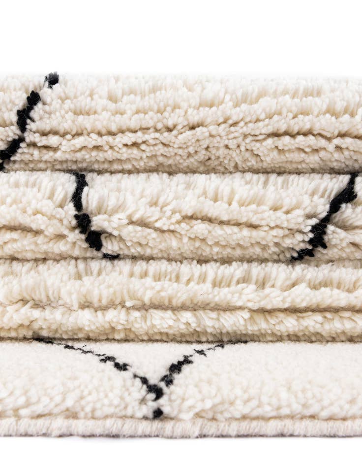 Detail image of  4' 1 x 6' 1  Hand Knotted Safiya Moroccan Wool Rug