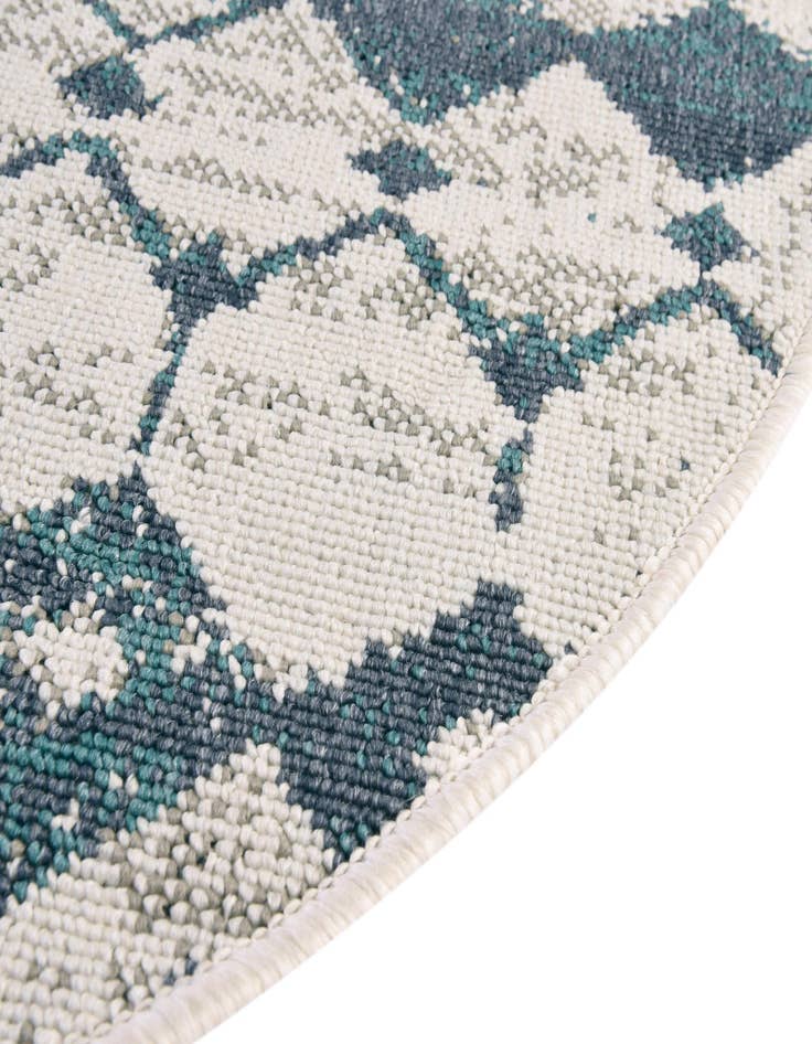 Detail image of  7' 10 x 10'  Washable Lattice Indoor / Outdoor Oval Rug