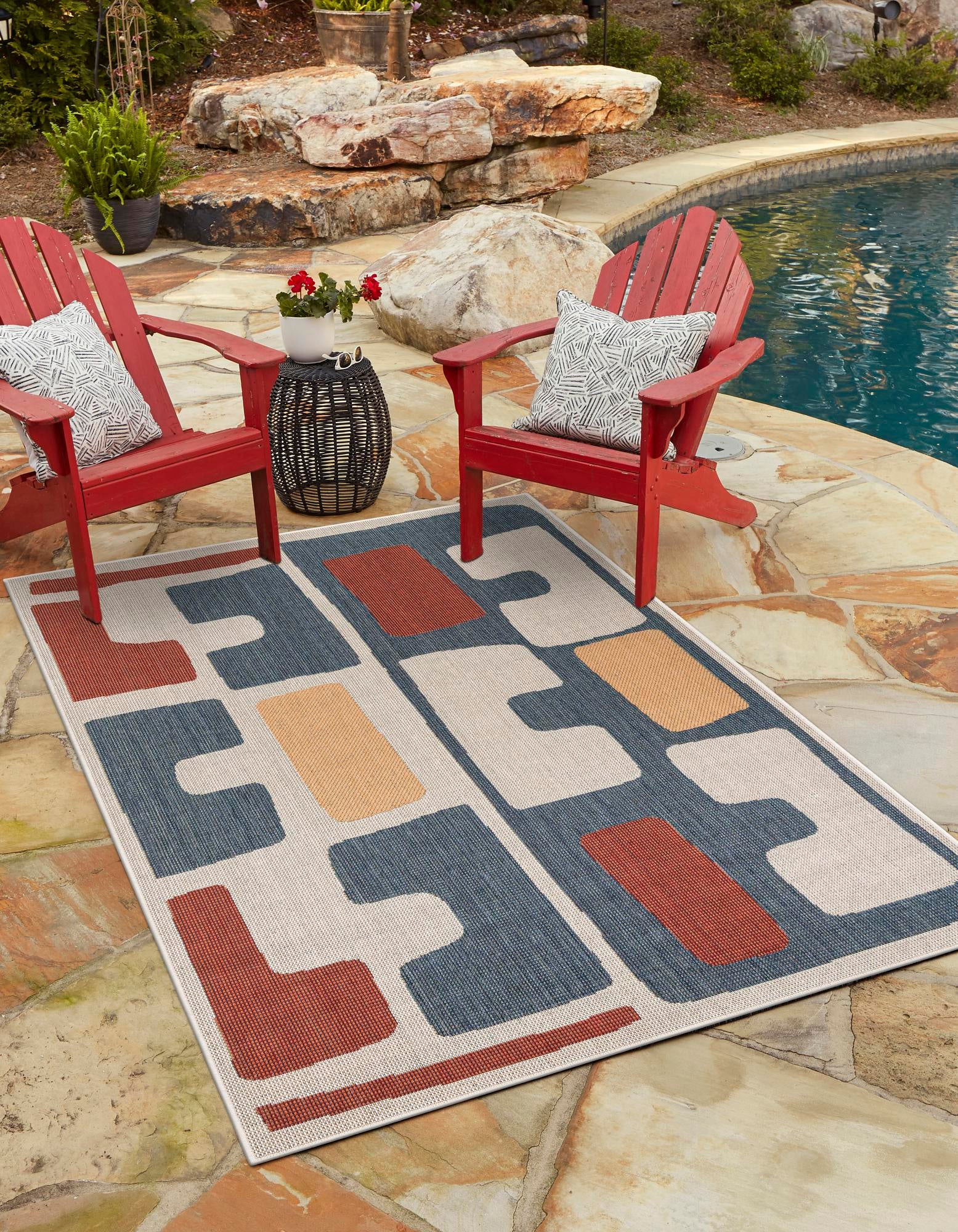 Ivory and Blue 4' 1 x 6' 1 Baja Indoor / Outdoor Rug | Rugs.com