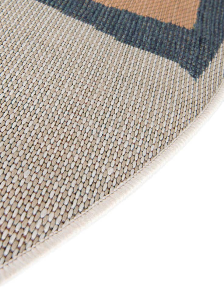 Detail image of  4' 1 x 4' 1  Washable Baja Indoor / Outdoor Round Rug