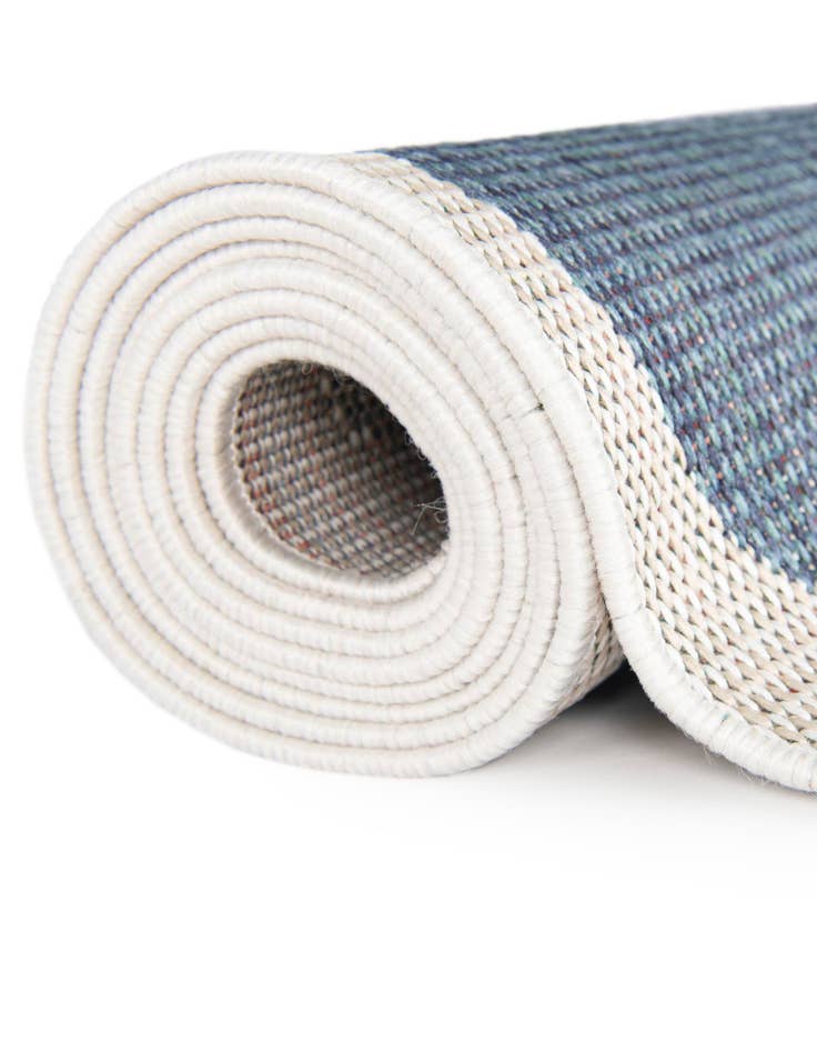 Detail image of  4' 1 x 4' 1  Washable Baja Indoor / Outdoor Round Rug