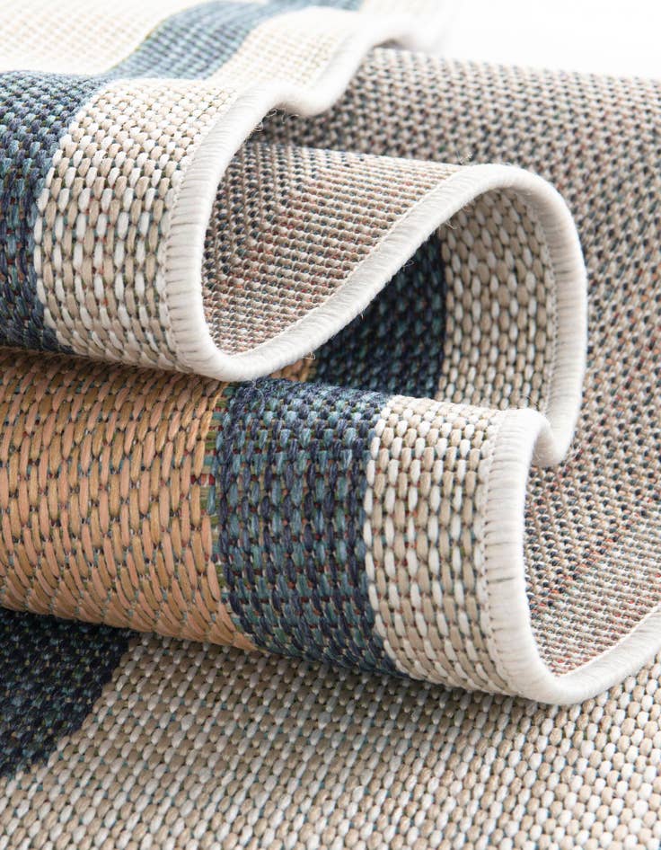 Detail image of  4' 1 x 4' 1  Washable Baja Indoor / Outdoor Round Rug