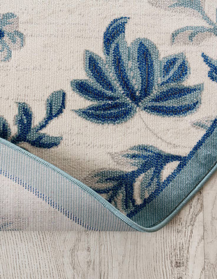 Detail image of  8' x 8' Blossom Round Rug