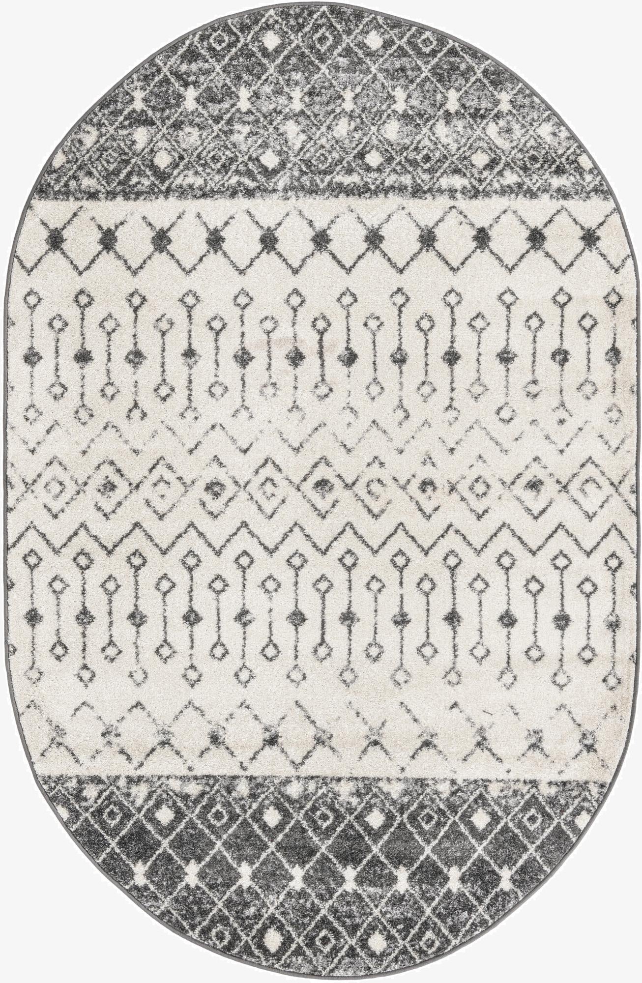  5' 3 x 8' Moroccan Trellis Oval Rug