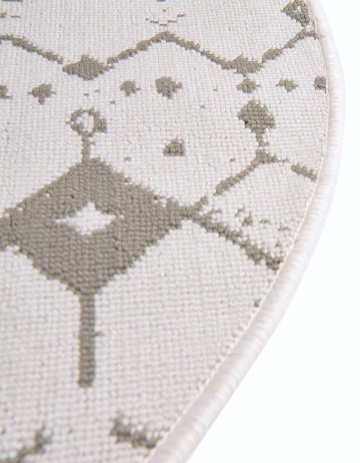 Detail image of  7' 10 x 10'  Washable Lattice Indoor / Outdoor Oval Rug