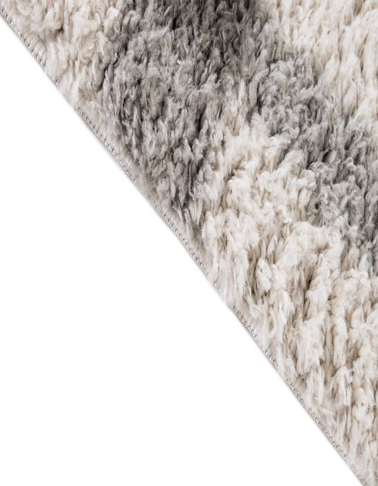 Detail image of  5' 4 x 7' 3 Lattice Shag Rug