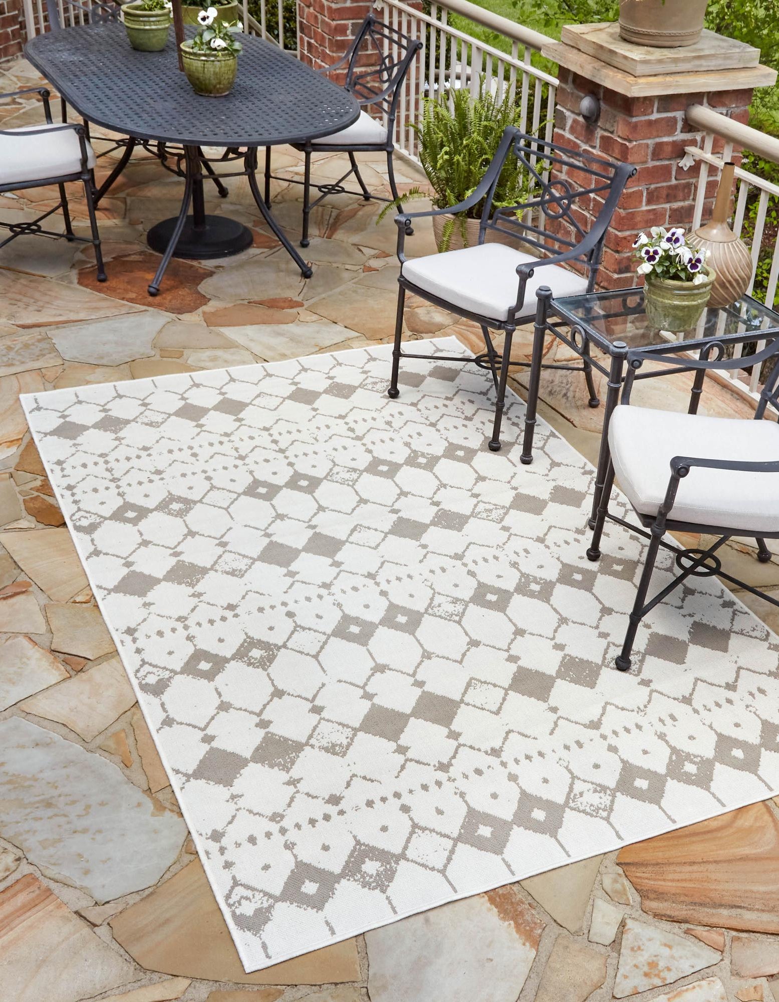 Ivory and Gray 9' x 12' Lattice Indoor / Outdoor Rug | Rugs.com