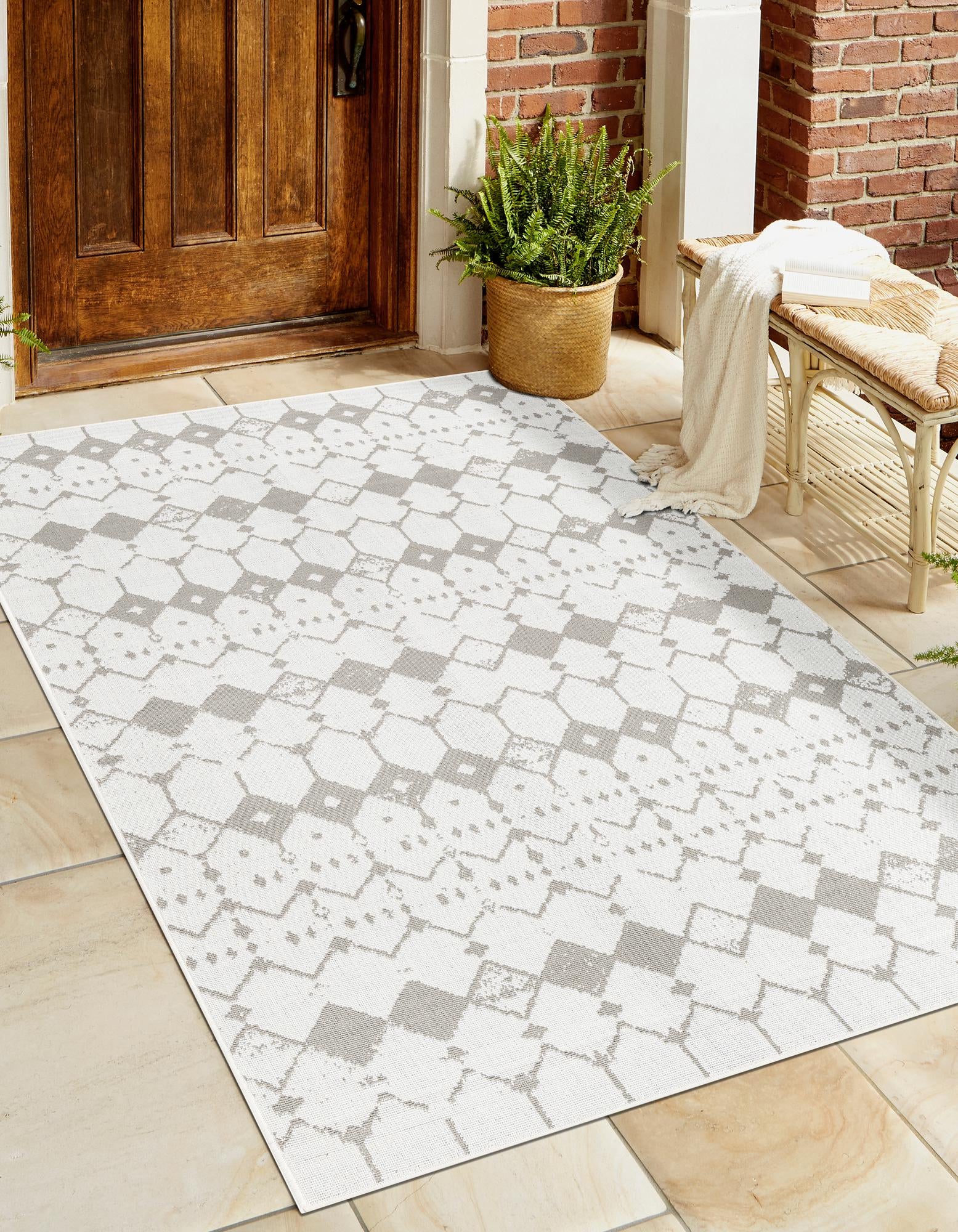 Ivory and Gray 9' x 12' Lattice Indoor / Outdoor Rug | Rugs.com
