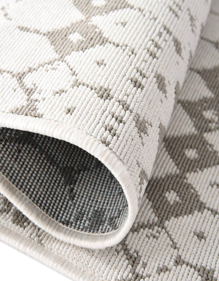 Detail image of  7' 10 x 7' 10  Washable Lattice Indoor / Outdoor Square Rug