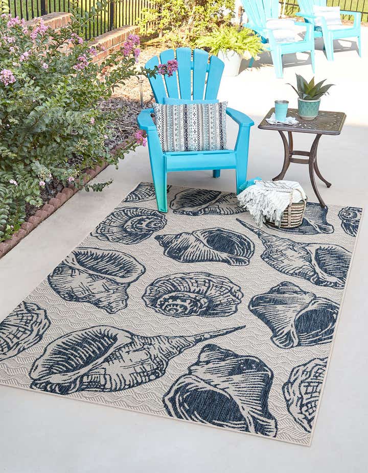Ivory and Navy Blue 4' x 6' Coastal Indoor / Outdoor Rug | Rugs.com