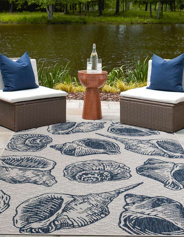 Ivory and Navy Blue 4' x 6' Coastal Indoor / Outdoor Rug | Rugs.com