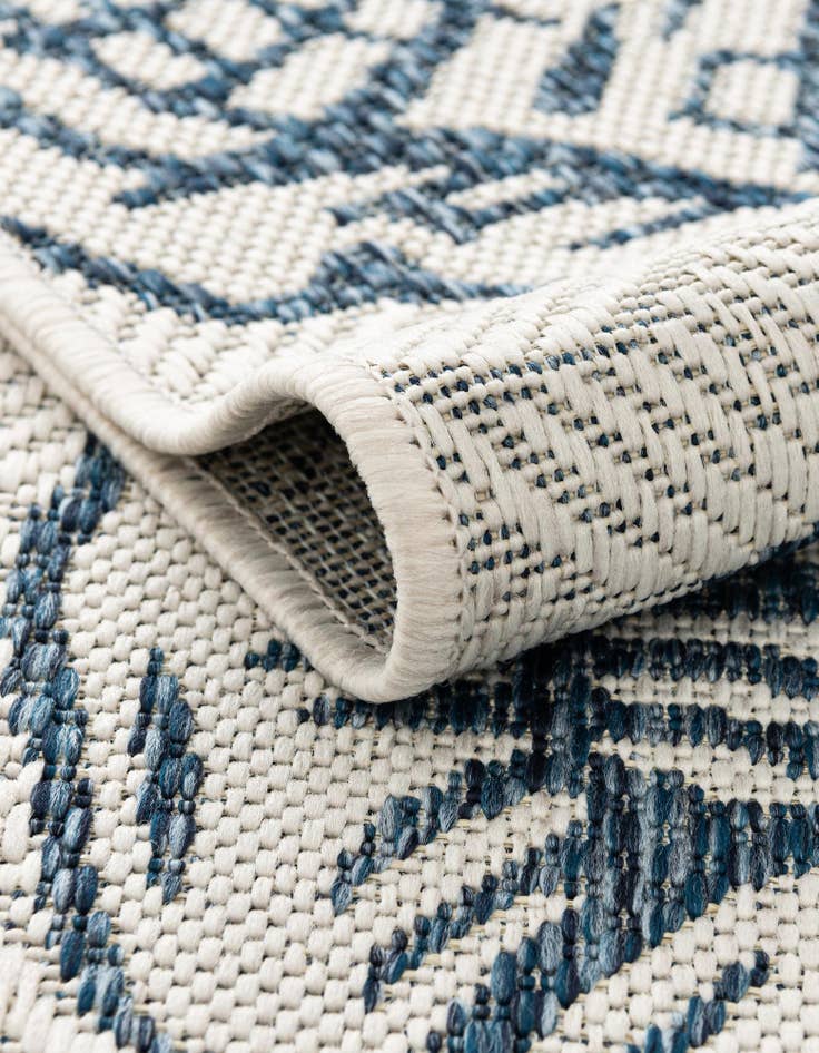 Detail image of  5' 3 x 7'  Washable Coastal Indoor / Outdoor Rug