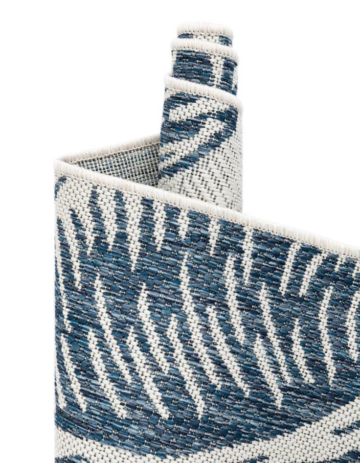 Detail image of  5' 3 x 7'  Washable Coastal Indoor / Outdoor Rug
