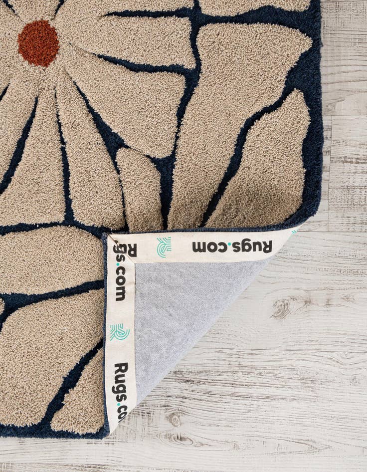 Detail image of  4' 1 x 6' 1 Handtufted Wool Rug