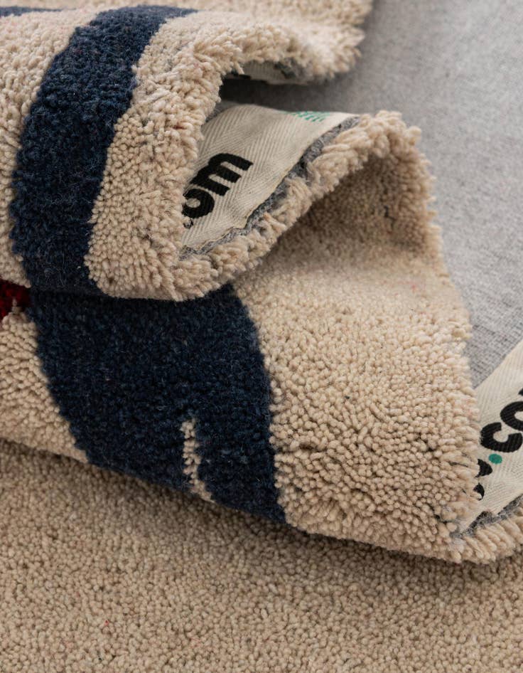 Detail image of  2' x 5' 1 Handtufted Wool Runner Rug