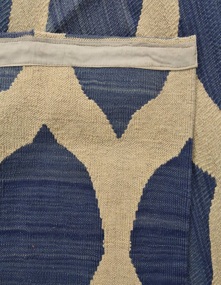 Detail image of  8' 5 x 9' 8  Hand Woven Kilim Modern Wool Rug