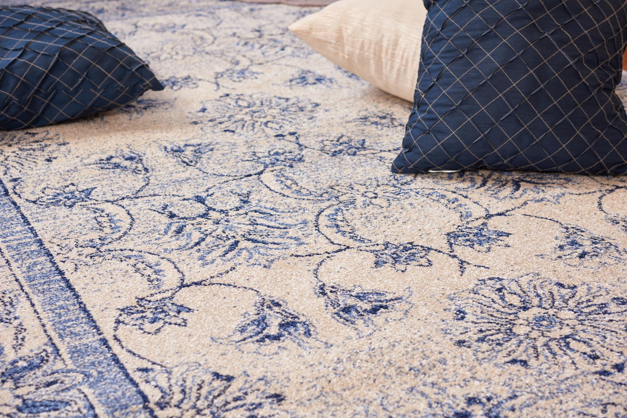 Ivory Blue 5' 3 x 8' Miranda Rug | Rugs.com