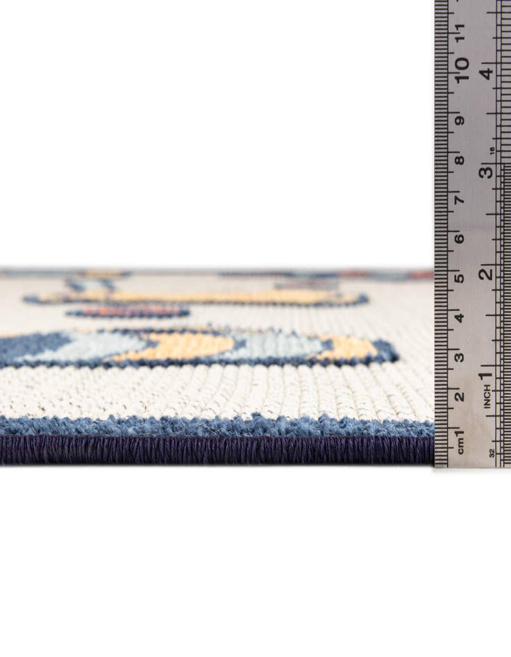 Detail image of  5' x 7' 7  Washable  Indoor / Outdoor Rug