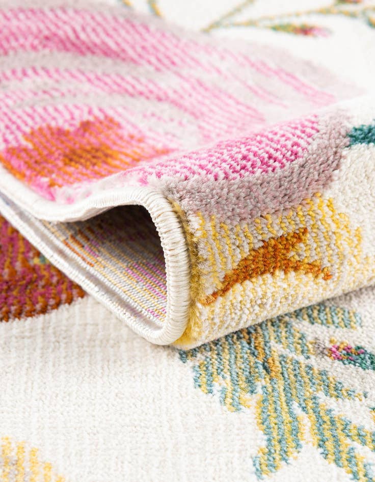 Detail image of  5' 3 x 7' 10 Blossom Oval Rug