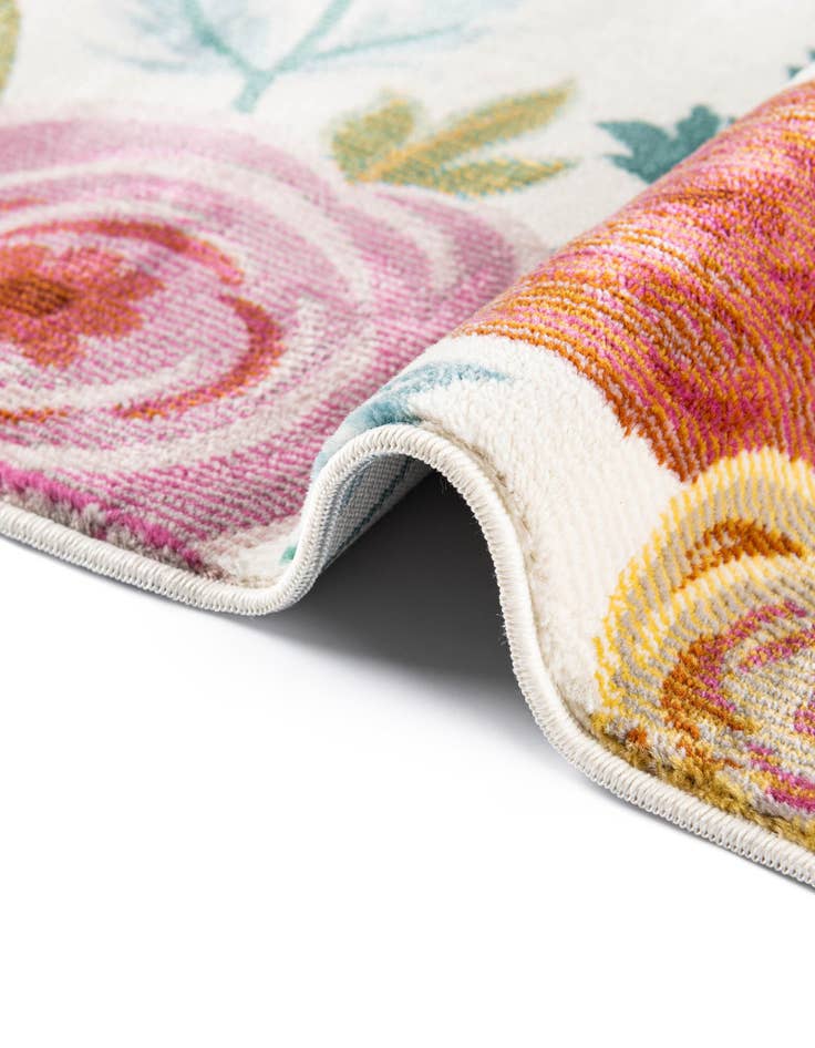 Detail image of  5' 3 x 7' 10 Blossom Oval Rug