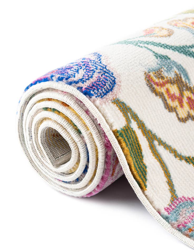 Detail image of  5' 3 x 7' 10 Blossom Oval Rug