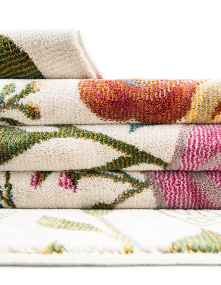 Detail image of  5' 3 x 7' 10 Blossom Oval Rug