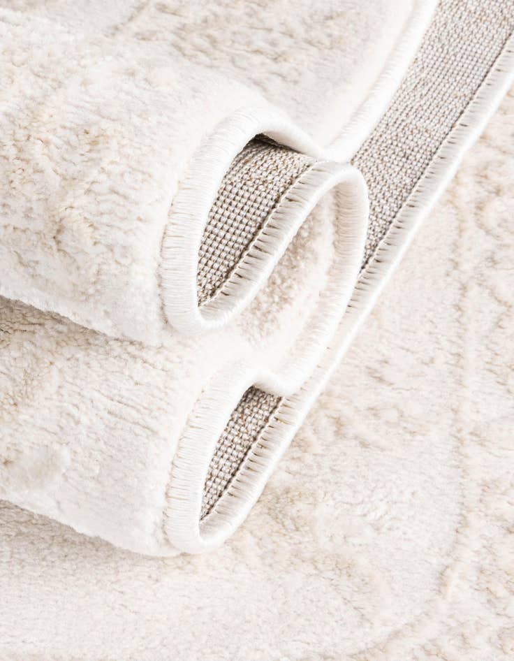 Detail image of  5' 3 x 8' Finsbury Oval Rug