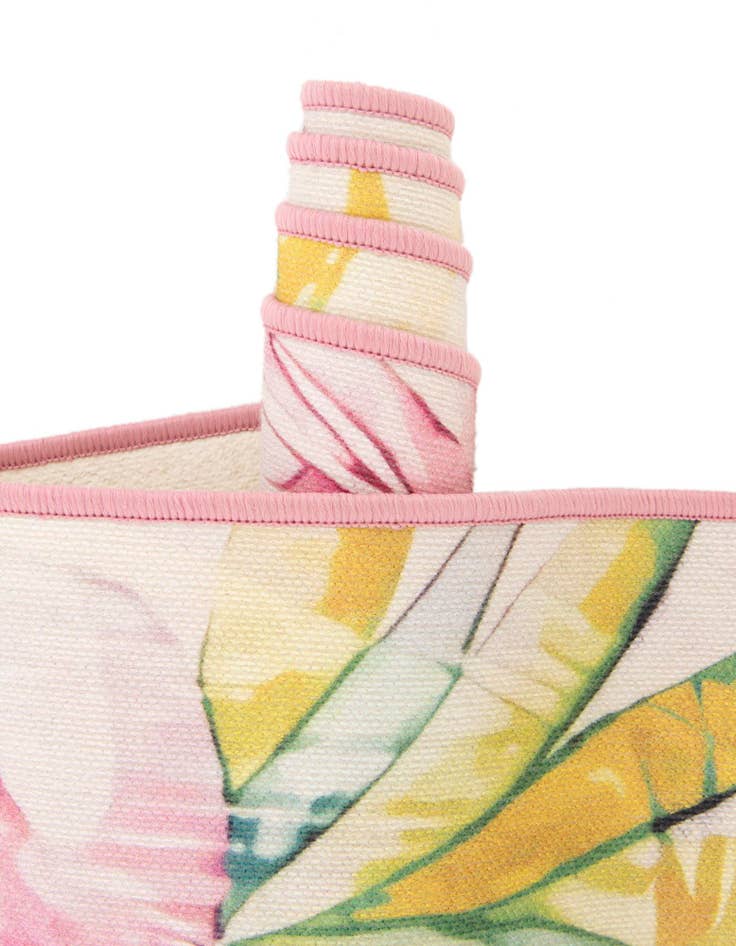 Detail image of  2' x 3' 1  Washable Jill Zarin Caribbean Indoor / Outdoor Oval Rug