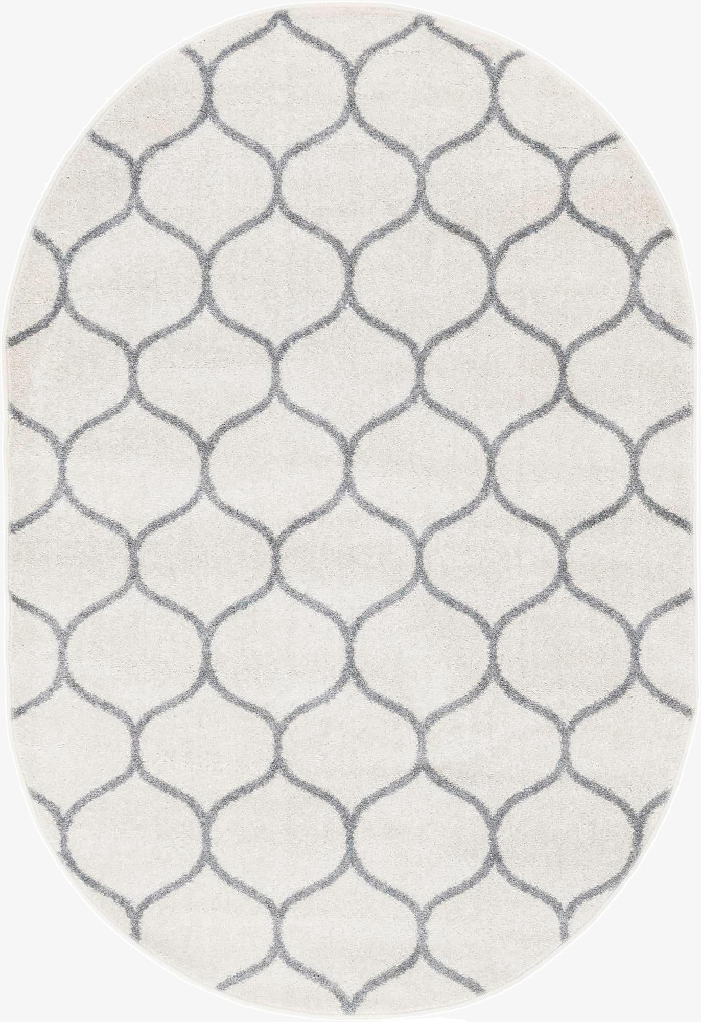  5' 3 x 8' Lattice Frieze Oval Rug