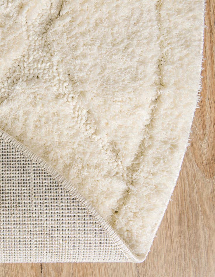 Detail image of 4' x 6' Lattice Shag Oval Rug