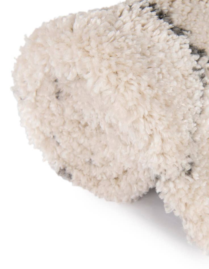 Detail image of  4' x 6' Moroccan Shag Oval Rug