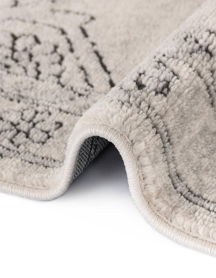 Detail image of  5' 3 x 8' Nyla Oval Rug