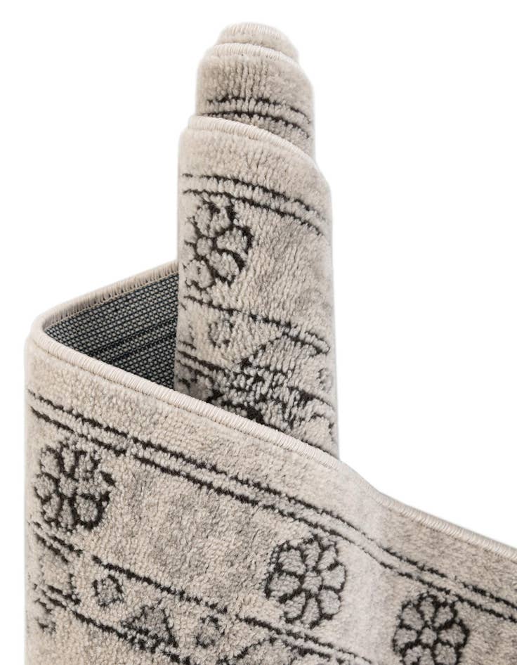 Detail image of  5' 3 x 8' Nyla Oval Rug