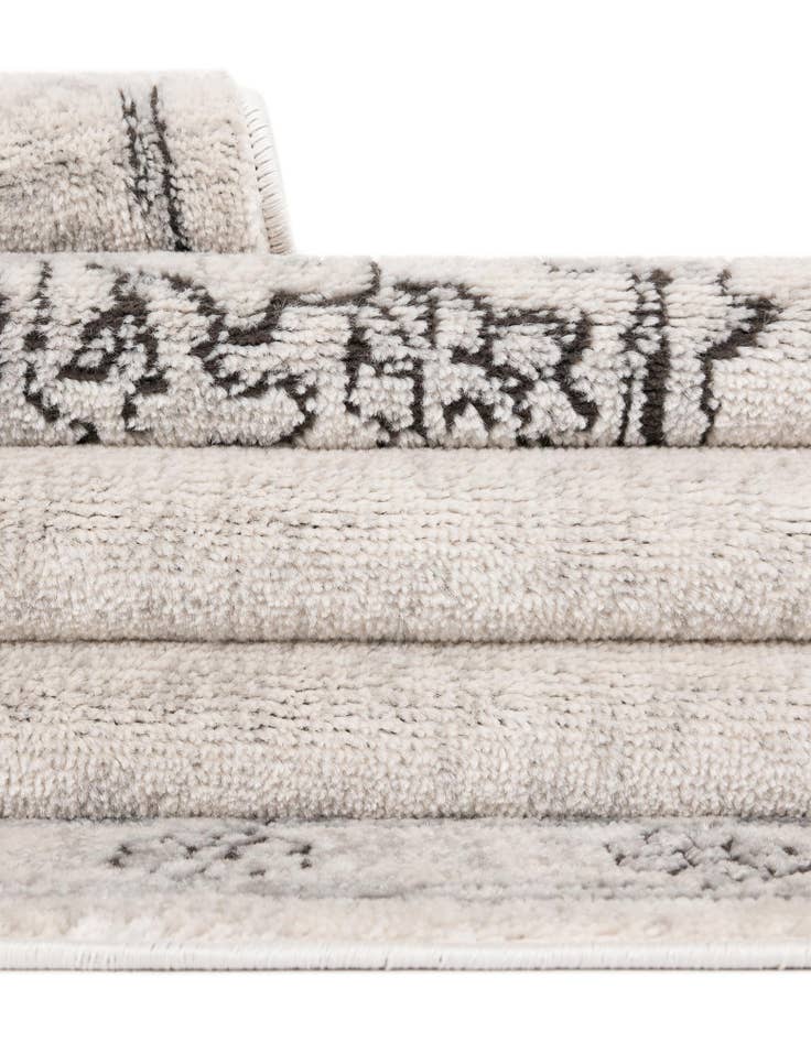 Detail image of  5' 3 x 8' Nyla Oval Rug