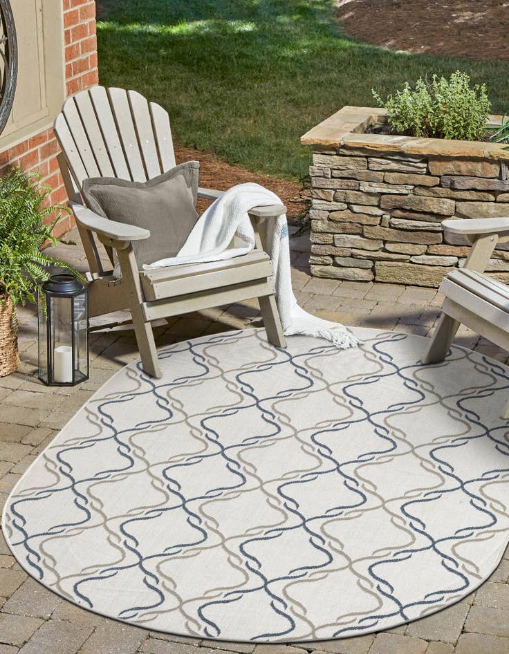 Detail image of  5' 3 x 8'  Washable Lattice Indoor / Outdoor Oval Rug