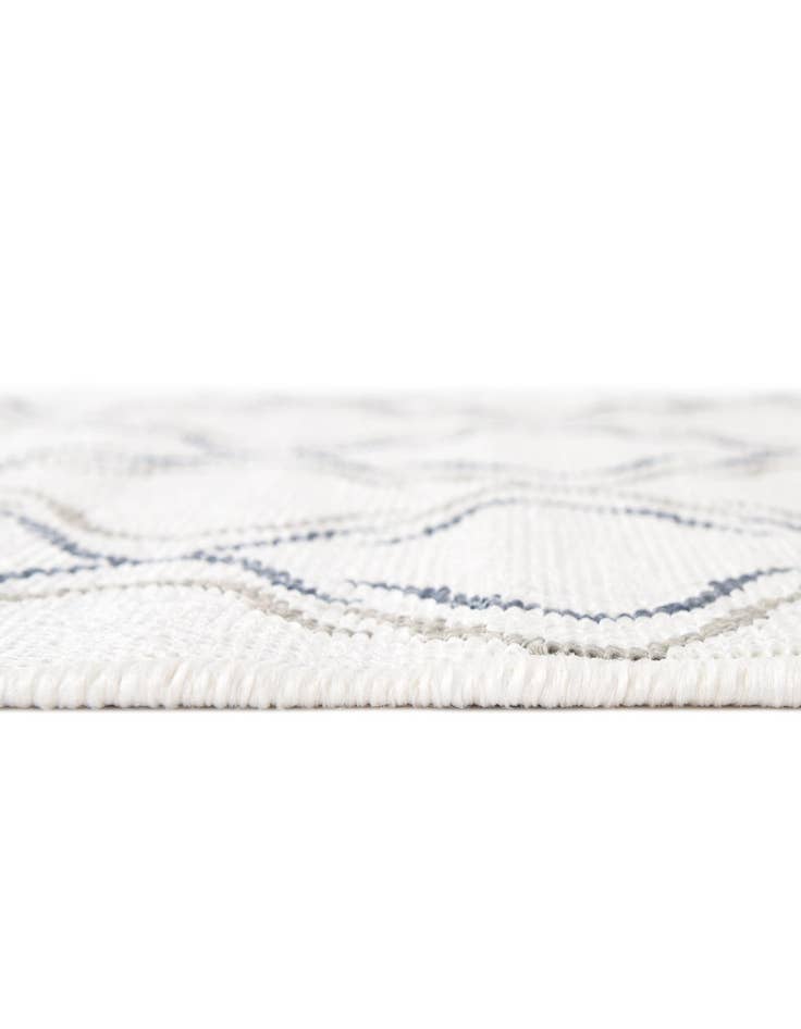 Detail image of  5' 3 x 8'  Washable Lattice Indoor / Outdoor Oval Rug