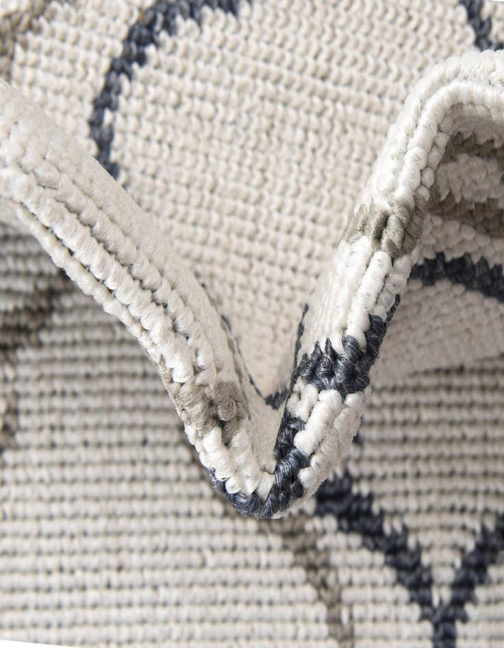 Detail image of  5' 3 x 8'  Washable Lattice Indoor / Outdoor Oval Rug