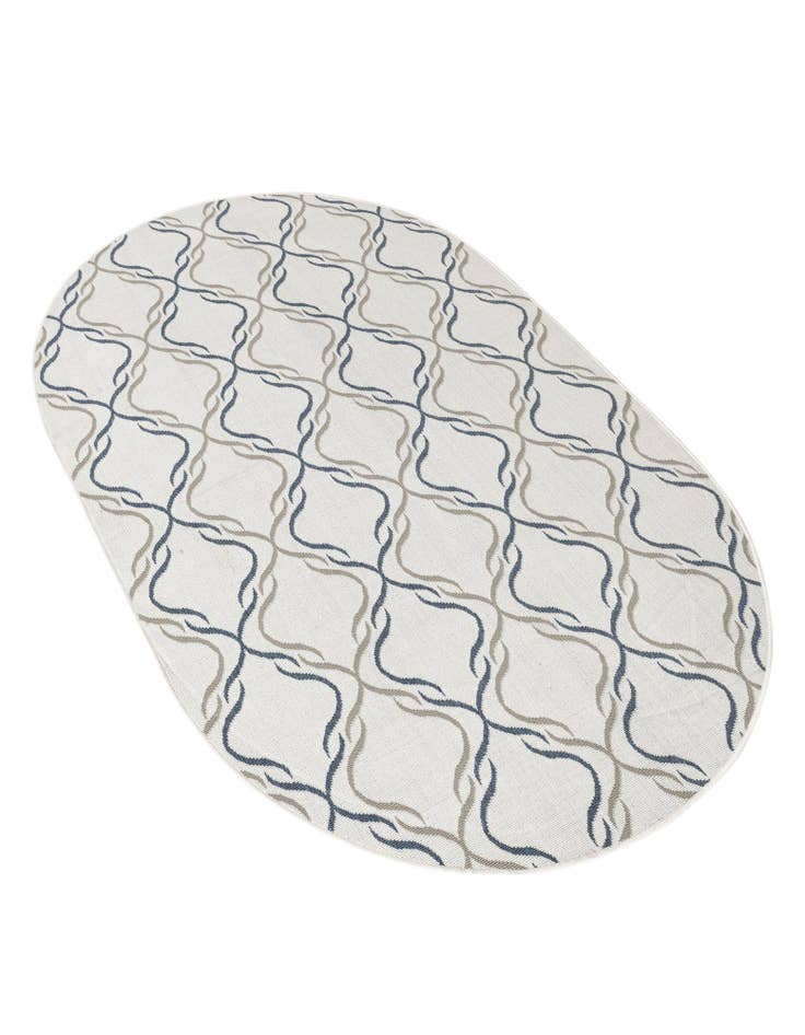 Detail image of  5' 3 x 8'  Washable Lattice Indoor / Outdoor Oval Rug
