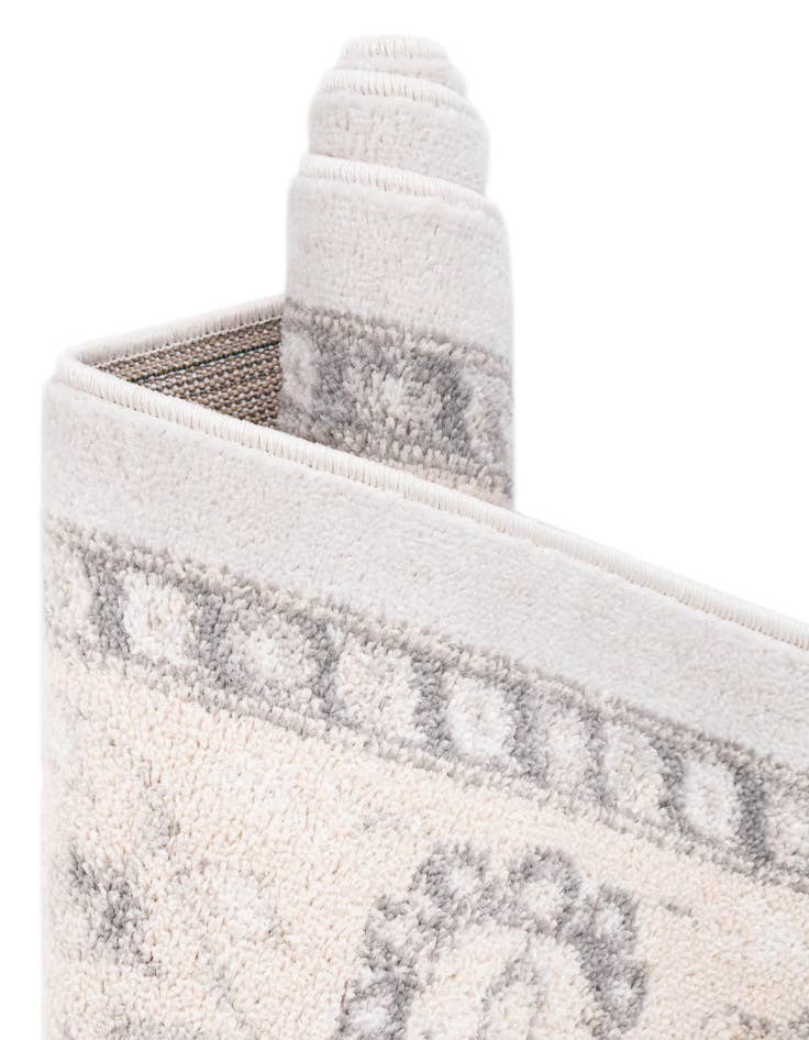 Detail image of  4' x 6' Parker Oval Rug