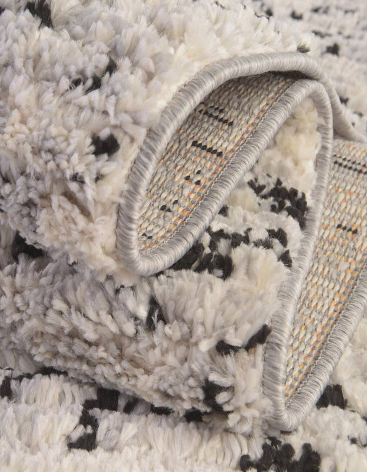 Detail image of  4' x 6' Tucson Oval Rug