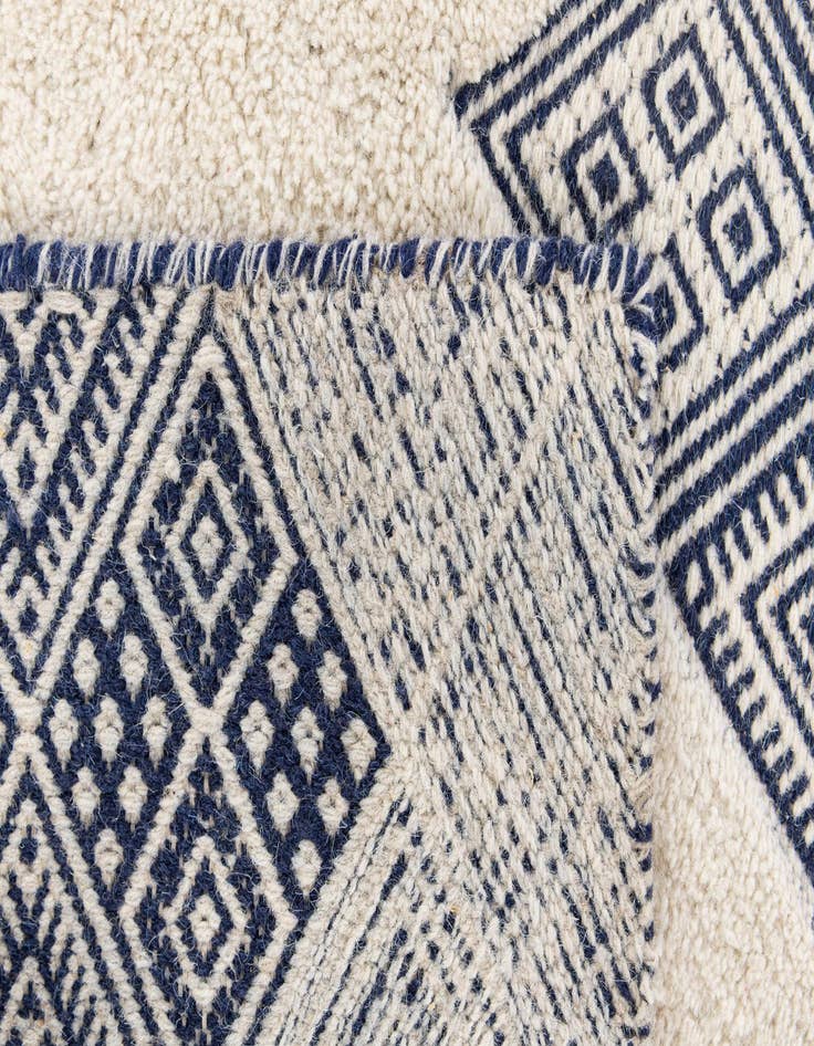 Detail image of  5' 2 x 8' 4  Hand Knotted  Rug