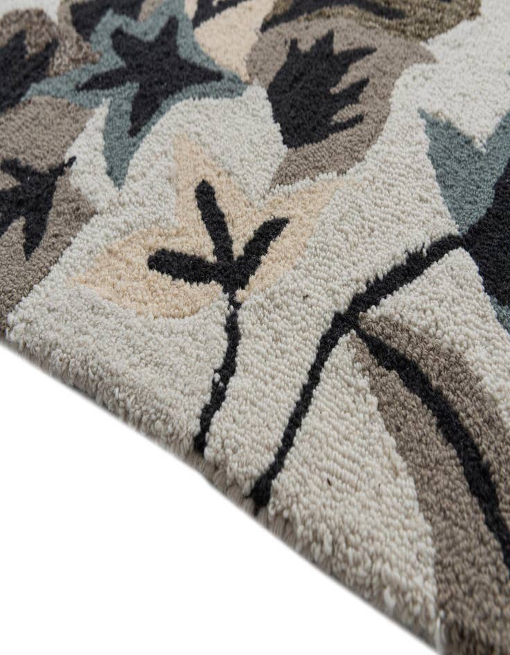 Detail image of  4' x 6' Agra Rug