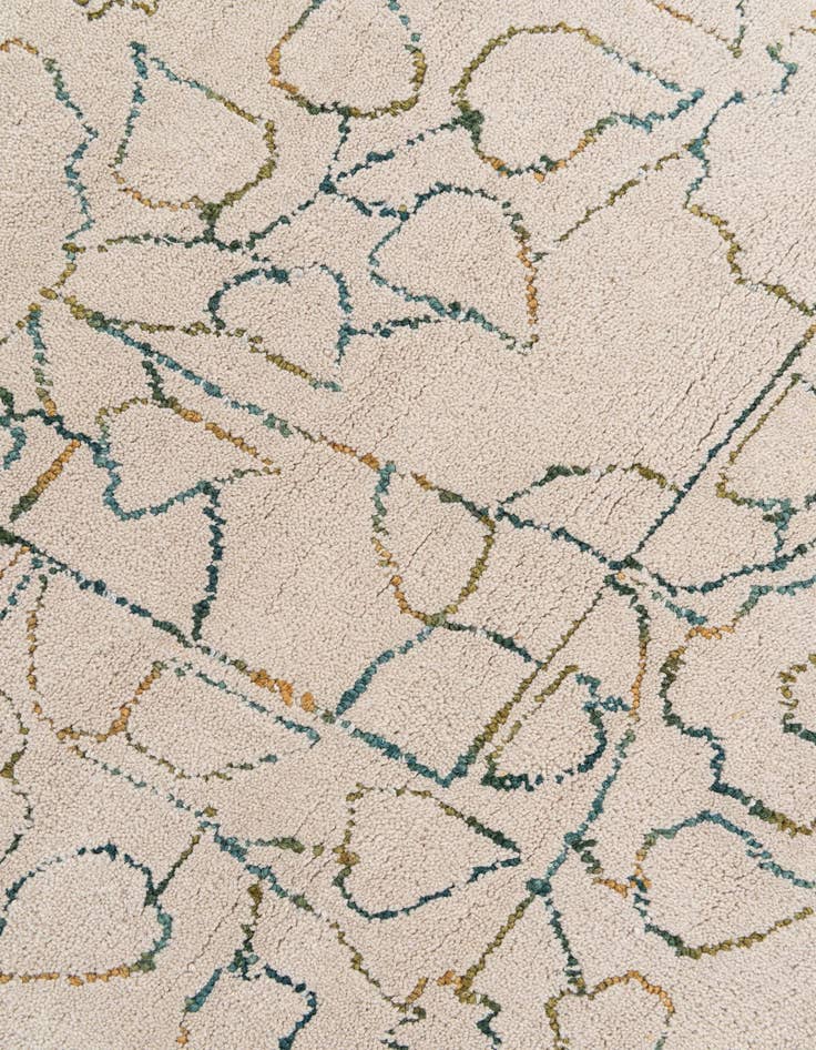Detail image of  5' 1 x 8' Agra Rug