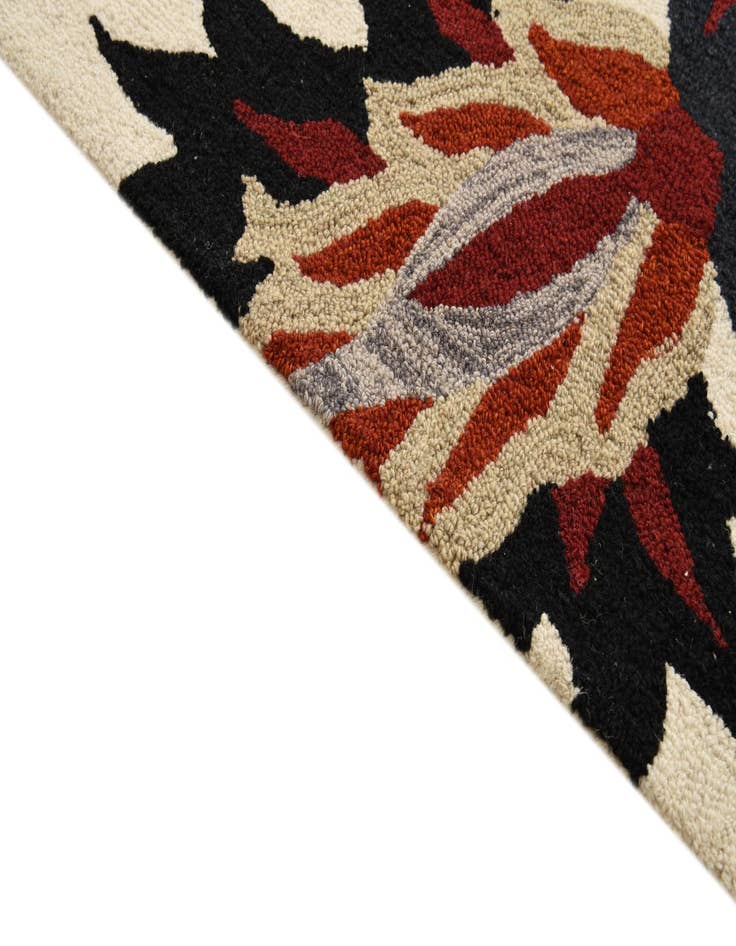 Detail image of  5' x 8' Agra Rug