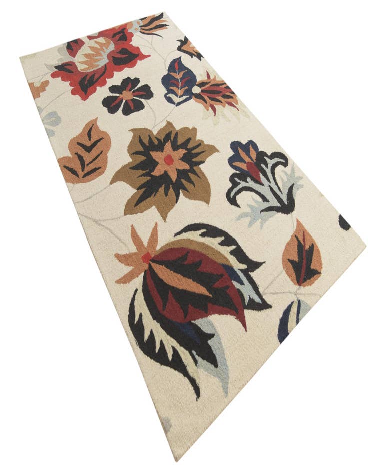 Detail image of  5' 1 x 8' Agra Wool Rug