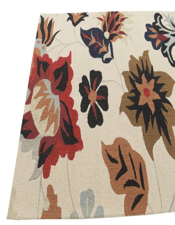 Detail image of  5' 1 x 8' Agra Wool Rug