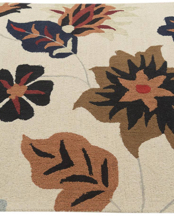 Detail image of  5' 1 x 8' Agra Wool Rug