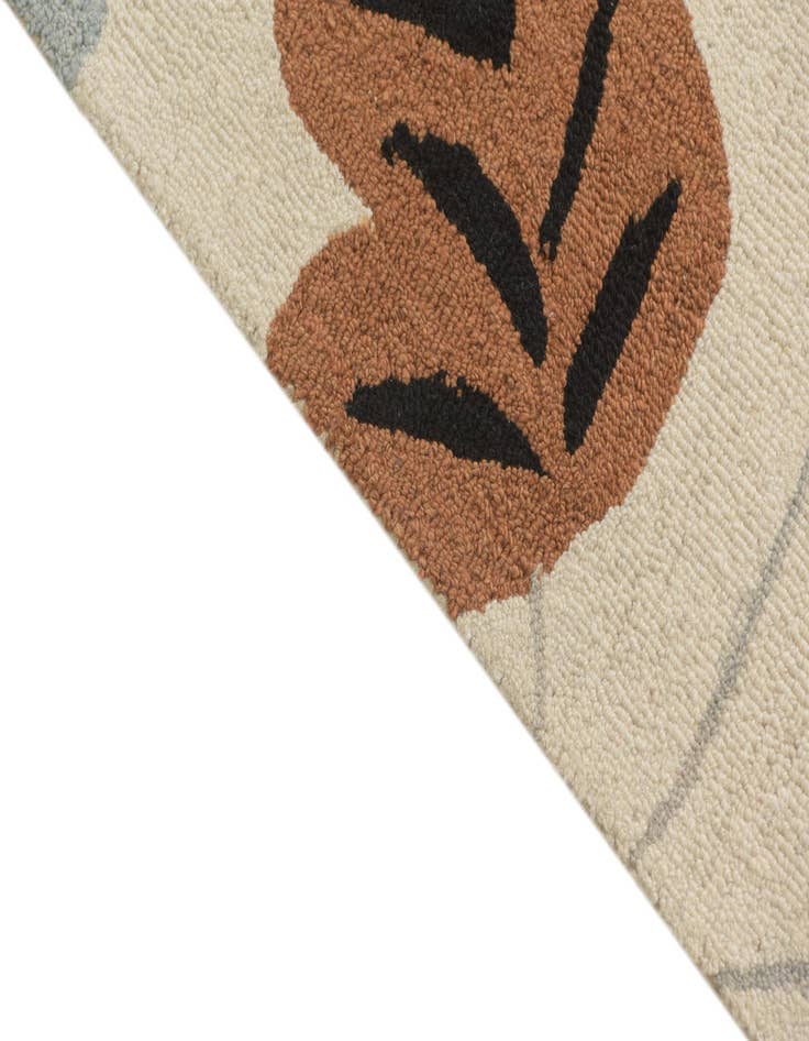 Detail image of  5' 1 x 8' Agra Wool Rug