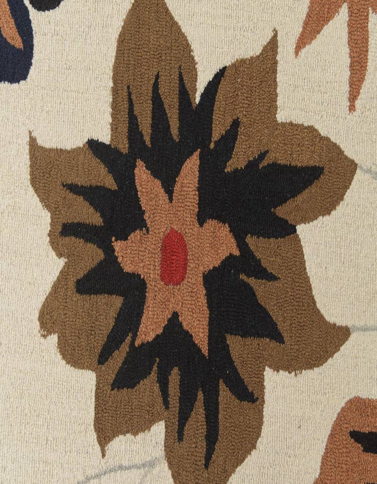 Detail image of  5' 1 x 8' Agra Wool Rug
